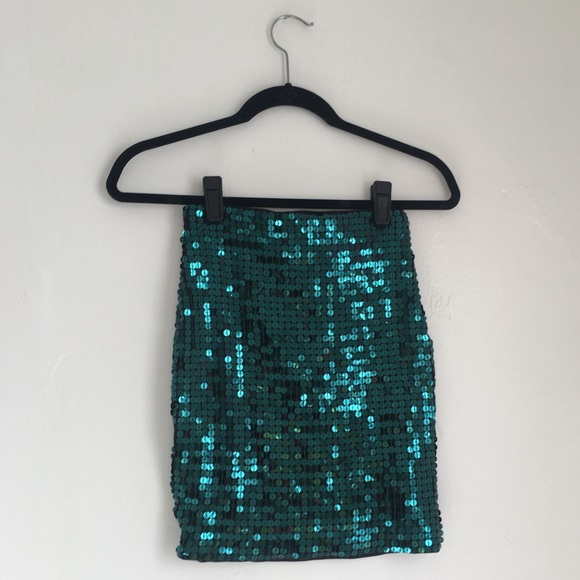 Sequin Mini Skirt - Picture 2 of 7
